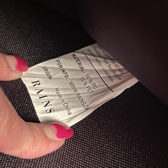 RAINS laptop sleeve with zipper closure - Picture 10 of 10